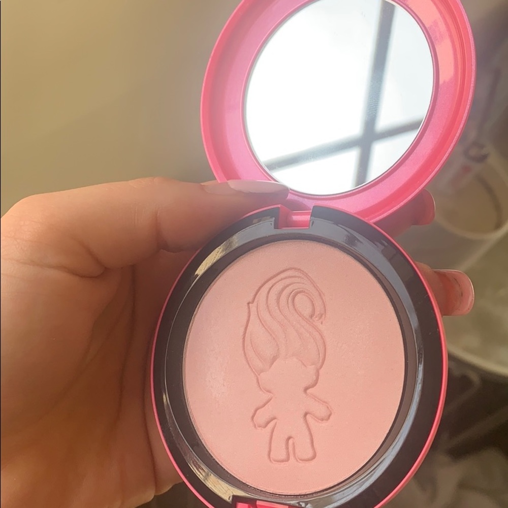 MAC Beauty Powder - Picture 5 of 5